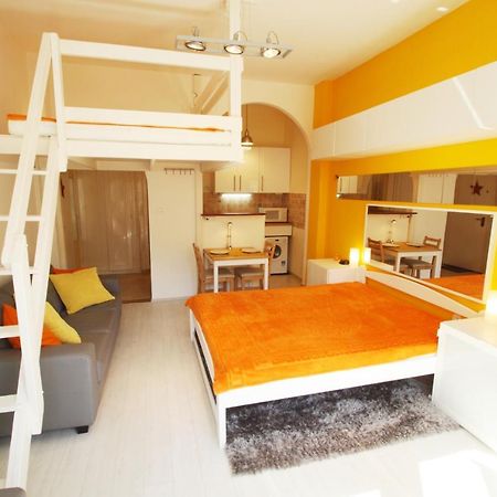 Sunny Studio With Balcony In Party District ブダペスト エクステリア 写真