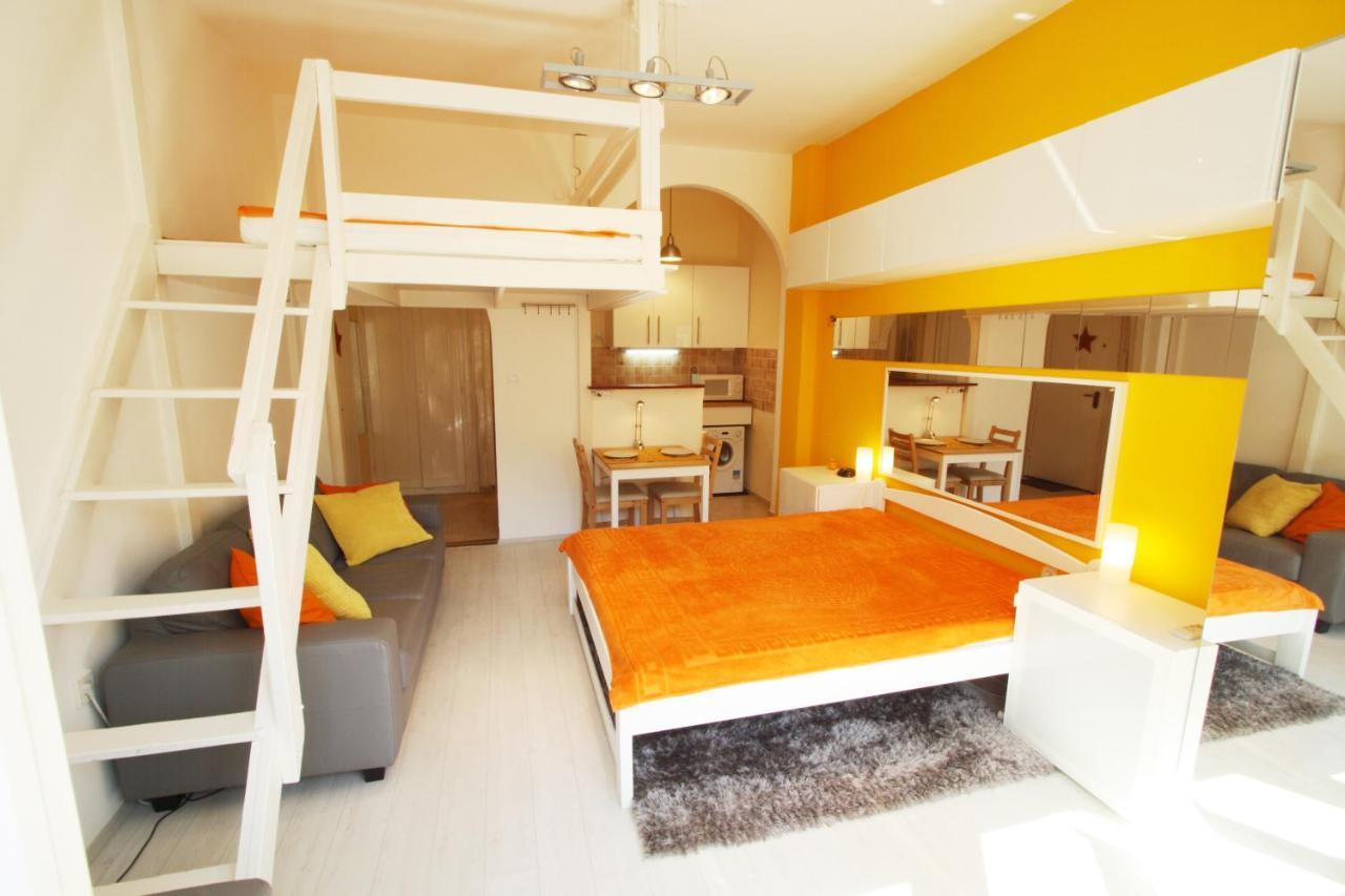 Sunny Studio With Balcony In Party District ブダペスト エクステリア 写真