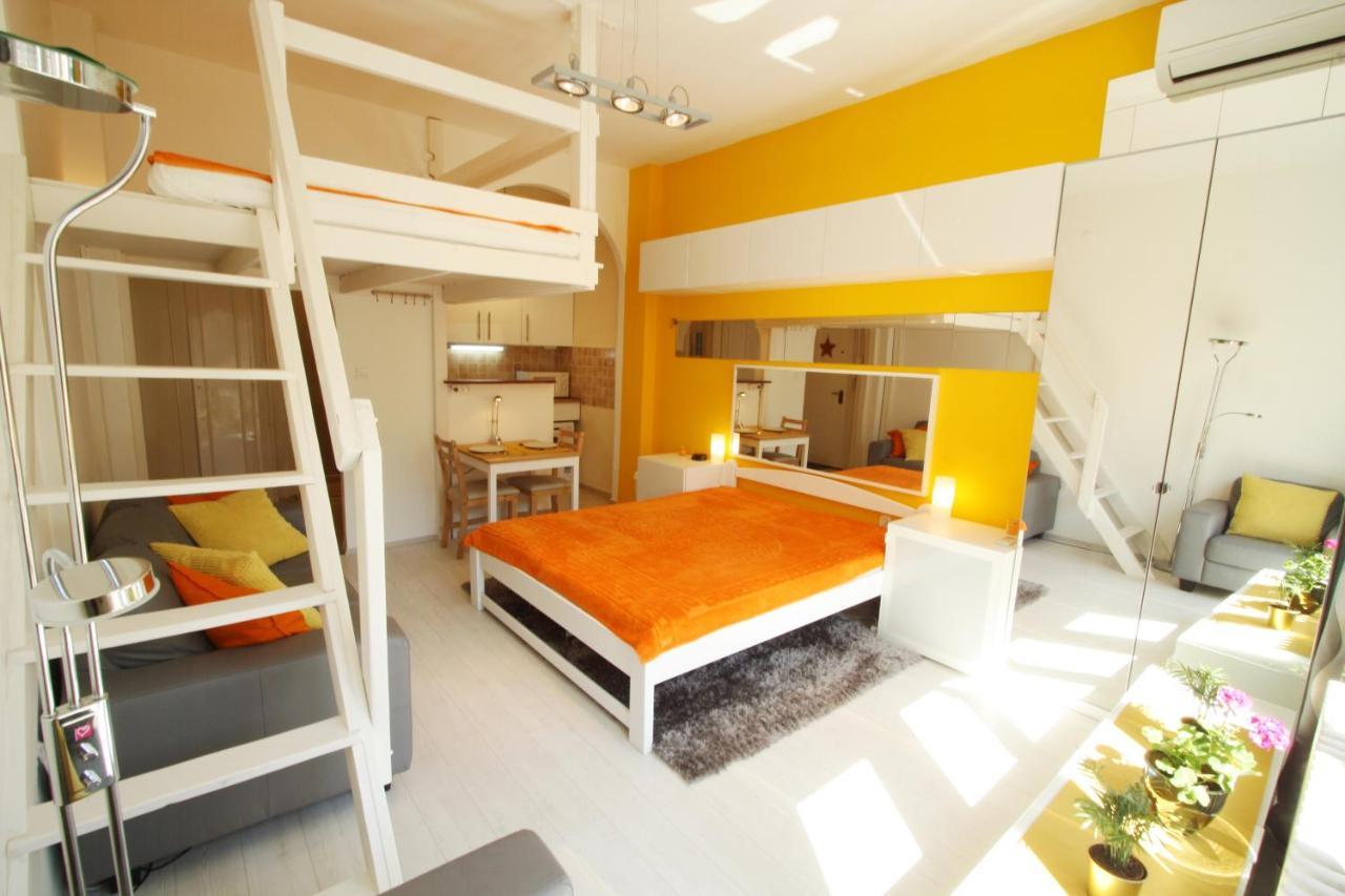 Sunny Studio With Balcony In Party District ブダペスト エクステリア 写真