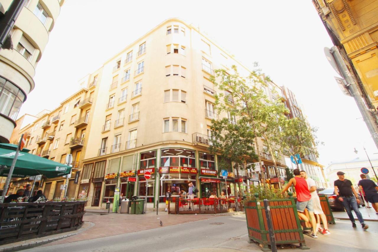 Sunny Studio With Balcony In Party District ブダペスト エクステリア 写真