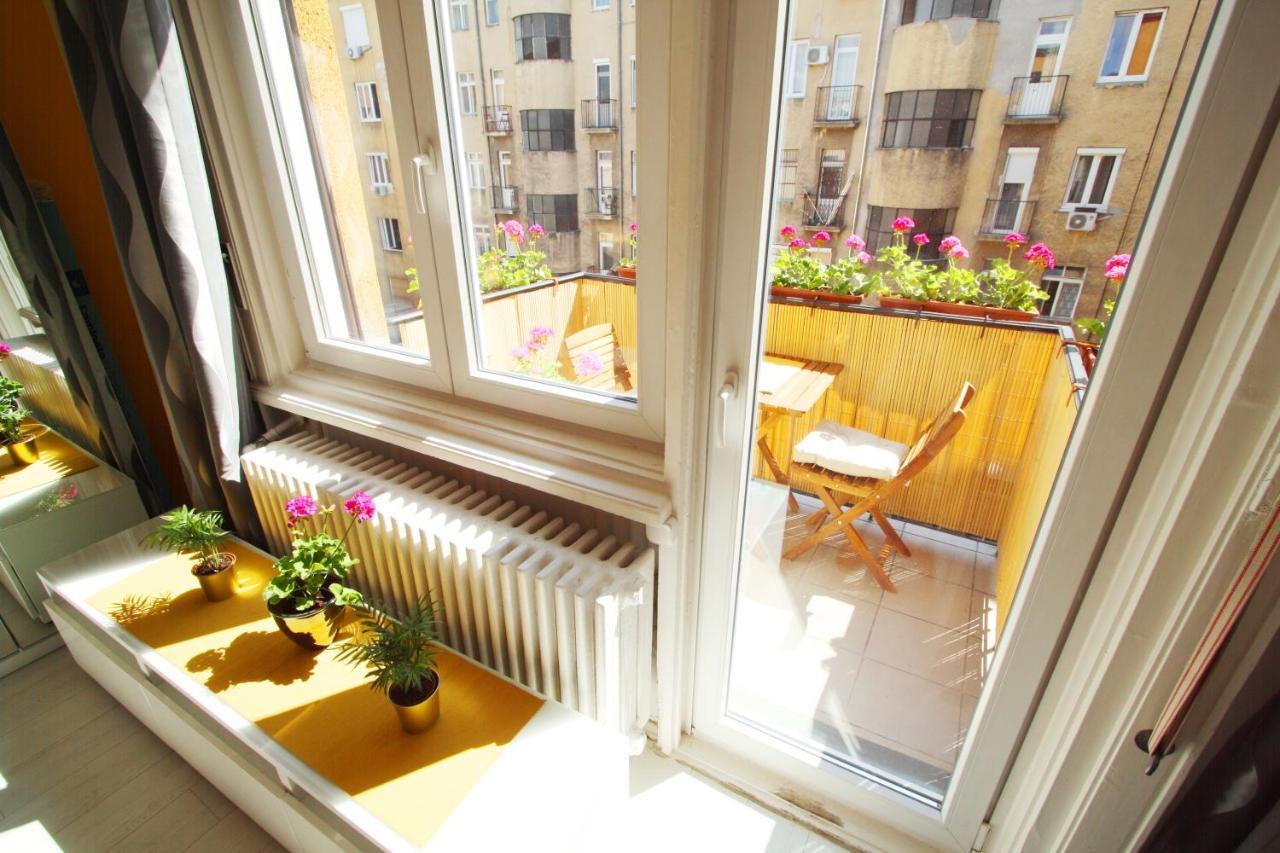 Sunny Studio With Balcony In Party District ブダペスト エクステリア 写真