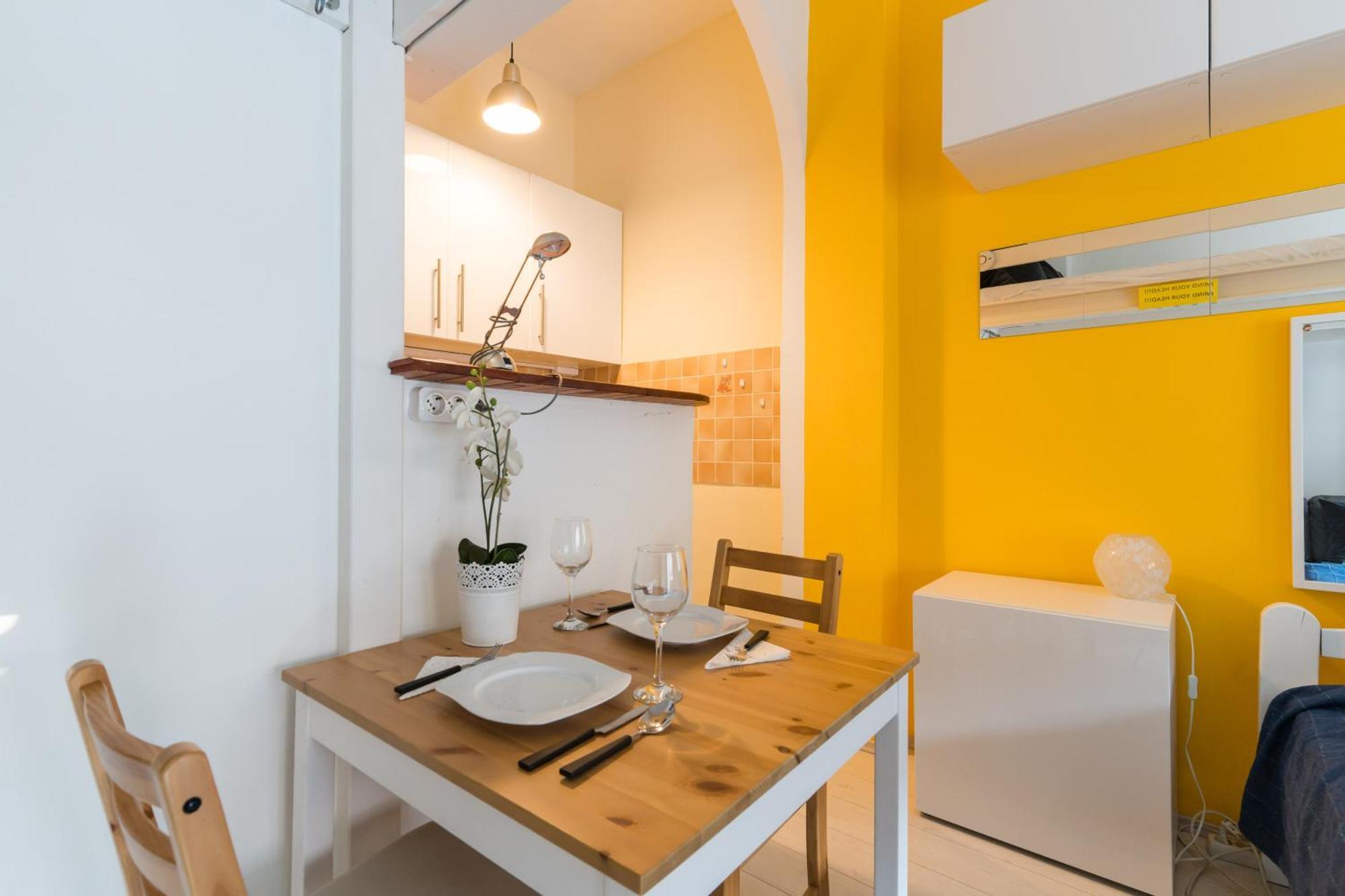 Sunny Studio With Balcony In Party District ブダペスト エクステリア 写真